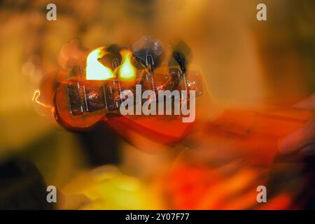 Der Kopf einer Gitarre mit Bewegungsunschärfe Stockfoto