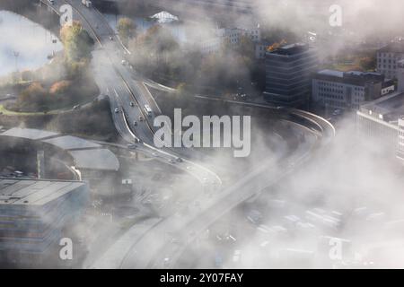 Stadt Bergen unter einer Nebeldecke, Norwegen, Skandinavien, Europa Stockfoto