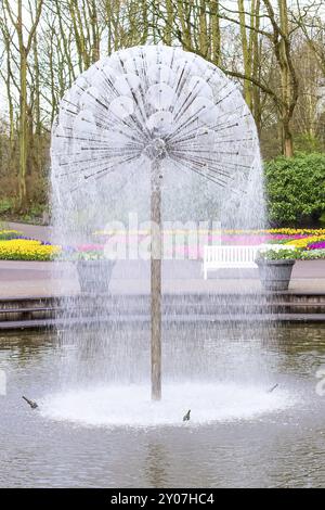 See und Brunnen im Keukenhof Frühling Blumen Garten, Blick auf den Park, Holland Stockfoto