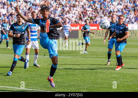 Zwolle, Niederlande. September 2024. ZWOLLE, NIEDERLANDE - 1. SEPTEMBER: Ruben Roosken von Heracles Almelo mit dem Ball während eines niederländischen Eredivisie-Spiels zwischen PEC Zwolle und Heracles Almelo bei MAC? PARK stadion am 1. September 2024 in Zwolle, Niederlande. (Foto: Raymond Smit/Orange Pictures) Credit: dpa/Alamy Live News Stockfoto