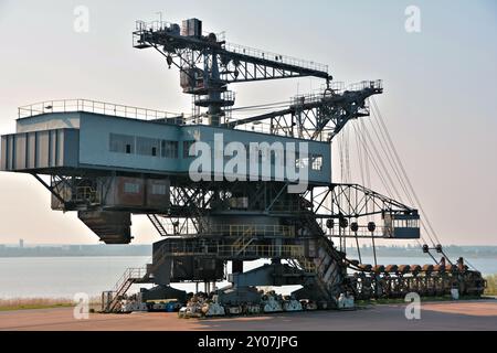 Gigantischer Bagger im stillgelegten Braunkohlebergwerk Ferropolis Stockfoto