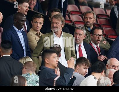 Manchester, Großbritannien. September 2024. Sir Jim Ratcliffe (C), Besitzer von Manchester United, während des Premier League-Spiels in Old Trafford, Manchester. Der Bildnachweis sollte lauten: Andrew Yates/Sportimage Credit: Sportimage Ltd/Alamy Live News Stockfoto