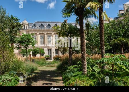 Ein Qiuet-Platz in Paris ist der Garten der Richlieu Nationalbibliothek Stockfoto