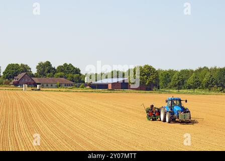 Traktor in einem Feld Stockfoto