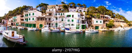 Mallorca (Mallorca) Inselattraktionen und malerische Orte - traditionelles Fischerdorf mit typischen Holzbooten Cala Figuera. Spanien Sommerferien in Stockfoto