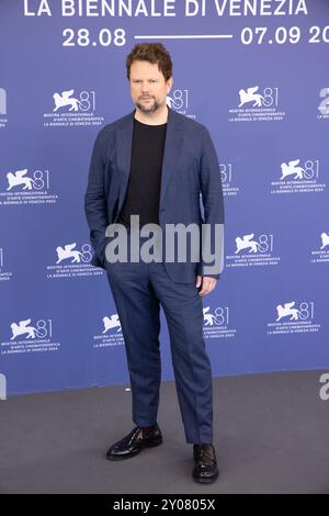 Lido Di Venezia, Italien. September 2024. Schauspieler Selton Mello nimmt an dem Fotoaufruf des Films „Ainda estou aqui (I'm still Here)“ Teil, der am 1. September 2024 während des 81. Internationalen Filmfestivals von Venedig im Lido in Venedig gezeigt wurde. © Foto: Cinzia Camela. Quelle: Live Media Publishing Group/Alamy Live News Stockfoto