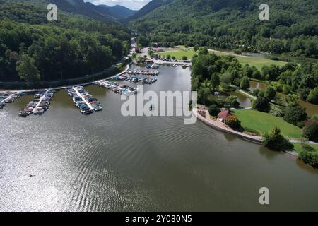 Das Boot kehrt auf dem Lake Lure im Westen von North Carolina zurück Stockfoto