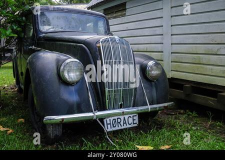 Eine alte Morris 8, die restauriert werden muss, Warkworth, Auckland, Nordinsel, Neuseeland Stockfoto