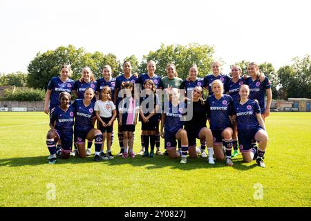 London, Großbritannien. September 2024. London, England, 1. September 2024: Spieler von Dulwich Hamlet vor dem Spiel der FA Womens National League Division One zwischen Dulwich Hamlet und Ashford im Champion Hill in London, England. (Liam Asman/SPP) Credit: SPP Sport Press Photo. /Alamy Live News Stockfoto