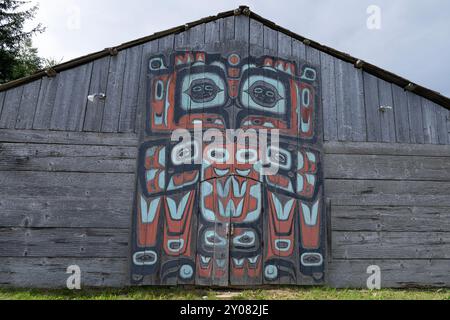 Alaska, Haines. Noow traf das Tribal House, das letzte noch erhaltene traditionelle Tlingit-Gebäude, das im Chilkat Valley errichtet wurde. Stockfoto