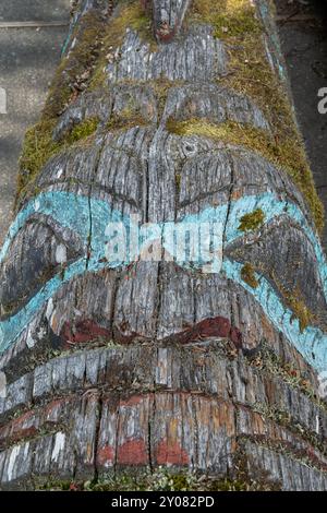 Alaska, Haines. Noow Traf Tribal House. Vintage Totempfähle, Detail. Stockfoto