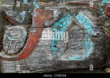 Alaska, Haines. Noow Traf Tribal House. Vintage Totempfähle, Detail. Stockfoto