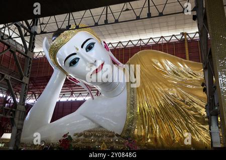 Liegender Buddha in der Kyauk htat Gyi Pagode Stockfoto