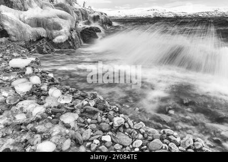 Surfen im Lake Tornetraesk, Norrbotten, Lappland, Schweden, Januar 2014, Europa Stockfoto