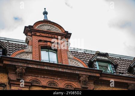 Roter Ziegelgiebel mit Fenster in Berlin Köpenick Stockfoto