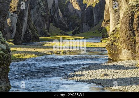 Fjadrargljufur Canyon im Süden Islands an einem Sommer- und sonnigen Tag Stockfoto