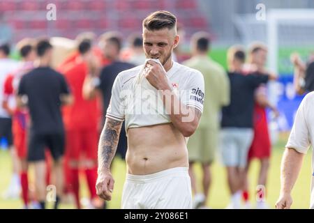 Jeffrey GOUWELEEUW (FC Augsburg, #06) ist enttäuscht/enttaeuscht, unzufrieden, ärgert/aegert sich, Emotionen, Wut, Trauer GER, 1. FC Heidenheim (FCH) vs. FC Augsburg (FCA), Fussball, Maenner, Herren, 1. Bundesliga, 2. Spieltag, Saison 2024/2025, 01.09.2024 DFL/DFB-VORSCHRIFTEN VERBIETEN JEDE VERWENDUNG VON FOTOGRAFIEN ALS BILDSEQUENZEN UND/ODER QUASI-VIDEO Foto: Eibner-Pressefoto/Oliver Schmidt Stockfoto