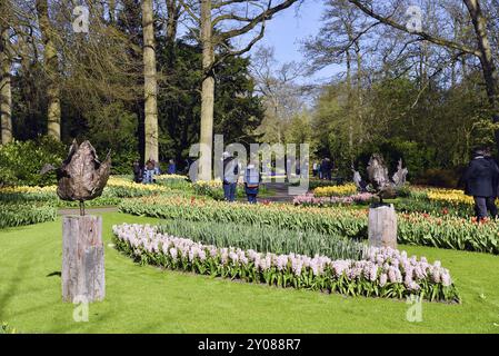 Lisse, Niederlande. April 2023. Besucher des Keukenhof, eines großartigen Frühlingsgartens in den Niederlanden Stockfoto
