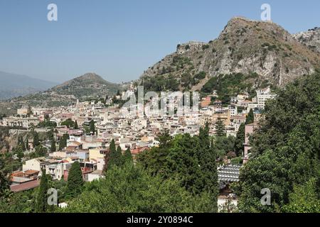 Blick auf die Stadt Taormina vom antiken griechischen Theater aus, Sizilien, Italien, Europa Stockfoto