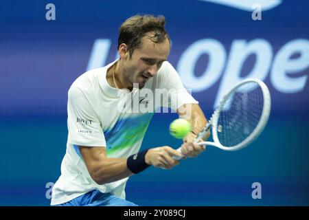 New York, Etats Unis. September 2024. Daniil Medwedev aus Russland am 6. Tag des Grand Slam-Tennisturniers 2024 am 31. August 2024 im USTA Billie Jean King National Tennis Center in New York, USA – Foto Jean Catuffe/DPPI Credit: DPPI Media/Alamy Live News Stockfoto