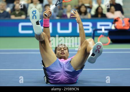 New York, Etats Unis. September 2024. Flavio Cobolli (Italien) am 6. Tag des Grand Slam-Tennisturniers der US Open 2024 am 31. August 2024 im USTA Billie Jean King National Tennis Center in New York, USA – Foto Jean Catuffe/DPPI Credit: DPPI Media/Alamy Live News Stockfoto