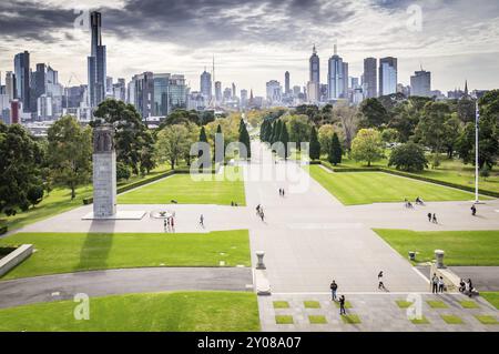 Melbourne, Australien am 7. Mai 2016: Blick auf Melbournes Skyline vom Shrine of Remembrance Stockfoto