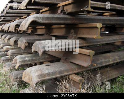 Zerlegte Schwenkgelenke und Schienen Stockfoto