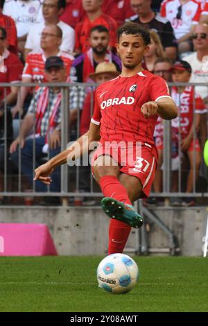 München, Deutschland. September 2024. MÜNCHEN, DEUTSCHLAND - 1. SEPTEMBER: Benjamin Uphoff vom SC Freiburg während des Bundesliga-Spiels zwischen dem FC Bayern München und dem SC Freiburg in der Allianz Arena am 1. September 2024 in München.240901 SEPA 24 009 - 20240901 PD13465 Credit: APA-PictureDesk/Alamy Live News Stockfoto