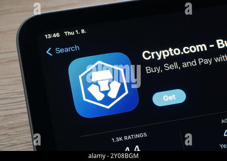 OSTRAVA, TSCHECHIEN – 1. AUGUST 2024: App-Store mit Crypto.com Mobilanwendungen zum Kauf und Verkauf von Kryptowährungen Stockfoto