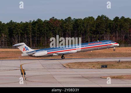 Raleigh-Durham Intl. Flughafen 3-22-08 Morrisville, NC USA American Airlines McDonnell-Douglas MD-82 N7542A Abfahrt Raleigh-Durham International Stockfoto