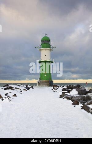 Der Pier in Warnemünde im Winter Stockfoto