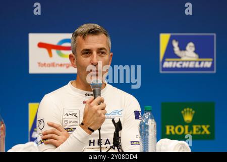 Austin, USA. 31. August 2024. Ian James vom Heart of Racing Team (27) spricht auf der Pressekonferenz nach dem Qualifying-Rennen in Lone Star Le Mans am 31. August 2024 auf dem Circuit of the Americas. Der Lone Star Le Mans kehrt zum ersten Mal seit 2020 nach Austin, TX, zurück. (Foto: Stephanie Tacy/SIPA USA) Credit: SIPA USA/Alamy Live News Stockfoto