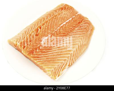 Frischer Lachs, große Scheibe, isoliert nach weißem Hintergrund Stockfoto