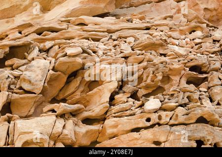 Textur von orangenem Steingestein in einer farbigen Schlucht-Nahaufnahme Stockfoto