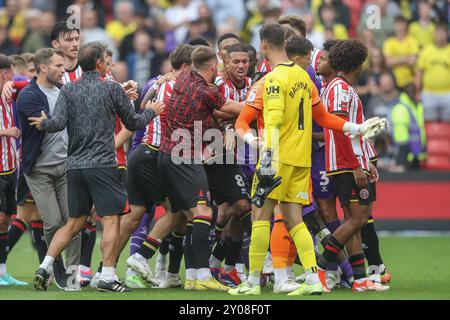 Sheffield, Großbritannien. September 2024. Eine Auseinandersetzung zwischen beiden Teams während des Sky Bet Championship Matches Sheffield United gegen Watford in der Bramall Lane, Sheffield, United Kingdom, 1. September 2024 (Foto: Alfie Cosgrove/News Images) in Sheffield, United Kingdom am 1. September 2024. (Foto: Alfie Cosgrove/News Images/SIPA USA) Credit: SIPA USA/Alamy Live News Stockfoto