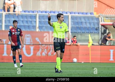 Genua, Italien. September 2024. Der Schiedsrichter beim Fußball-Spiel der Serie A zwischen Genua und Hellas Verona im Luigi Ferraris Stadion in Genua, Italien - Samstag, den 01. September 2024. Sport - Fußball . (Foto: Tano Pecoraro/Lapresse) Credit: LaPresse/Alamy Live News Stockfoto