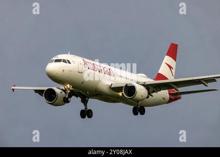 Flugzeug nähert sich dem Flughafen Zürich an. Registrierung: OE-LBL, Airbus A320-214, Austrian Airlines. Zürich, Schweiz, Europa Stockfoto