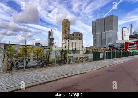 Der Rijnhaven, ein 28 Hektar großes Hafenbecken, wurde nun um fast ein Drittel gefüllt, um Platz für bis zu 000 Wohnungen zu schaffen, es wird eine künstliche Anlage geben Stockfoto