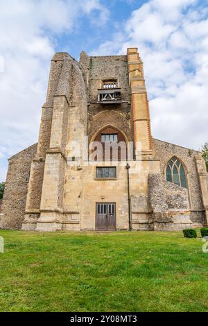 St. Nicholas Church mit einem eingestürzten Turm in North Walsham in North Norfolk, Großbritannien, Wahrzeichen von East Anglia Stockfoto