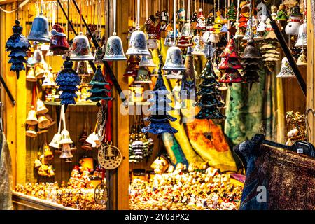 Weihnachtsmarkt am Chinesischen Turm in München, Bayern, Deutschland in Europa Stockfoto