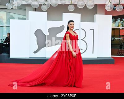 Venedig, 81. Venedig Filmfestival 2024 - 6. Abend. Roter Teppich des Films „I'm still Here“ (Ainda Estou Aqui) AUF DEM FOTO: Desirée Popper Credit: Independent Photo Agency Srl/Alamy Live News Stockfoto