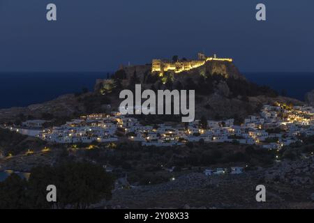 Akropolis von Lindos, Rhodos, Griechenland bei Nacht Stockfoto