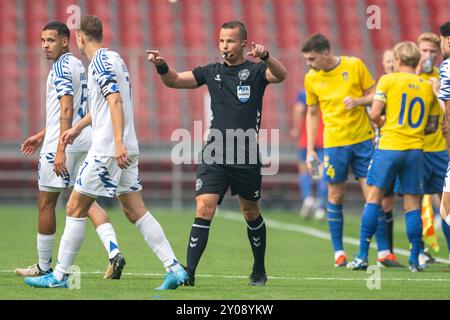 Kopenhagen, Dänemark. September 2024. Schiedsrichter Morten Krogh wurde während des 3F Superliga-Spiels zwischen dem FC Kopenhagen und Broendby IF in Parken in Kopenhagen gesehen. Quelle: Gonzales Photo/Alamy Live News Stockfoto