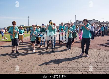 Straßenband bei Morecambes äußerst populärem Vintage by the Sea Festival 2024. Stockfoto