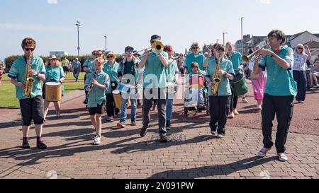 Straßenband bei Morecambes äußerst populärem Vintage by the Sea Festival 2024. Stockfoto