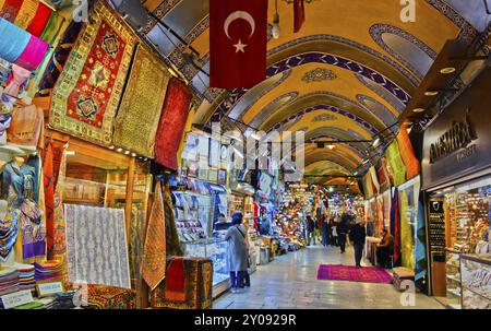 ISTANBUL, TÜRKEI, 24. April 2017: Großer Basar in Istanbul, Türkei, einer der größten und ältesten überdachten Märkte der Welt, Asien Stockfoto