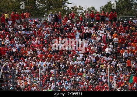 Zuschauer, Fans während der Formel 1 Pirelli Gran Premio dâItalia 2024, des Großen Preises von Italien 2024, 16. Runde der Formel 1-Weltmeisterschaft 2024 vom 30. August bis 1. September 2024 auf dem Autodromo Nazionale Monza in Monza, Italien Stockfoto