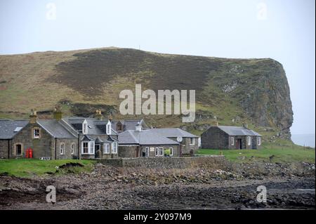 Datei Foto von Sanda Island fotografiert 2012: Die Privatinsel Sanda vor der Kintyre-Halbinsel in Argyll wurde verkauft. Berichten zufolge umfasst die Insel eine eigene Taverne, sieben Häuser, einen Leuchtturm, einen Pier, eine Hutbahn, ein Hubschrauberlandeplatz und mehrere Sandstrände. Die Insel liegt 21 km auf dem Seeweg südlich von Campbeltown und nur 32 km von Ballycastle in Nordirland entfernt. Es hatte in seiner Geschichte eine Reihe verschiedener Besitzer, darunter 1969 Jack Bruce, ein Mitglied der Rockgruppe Cream. Berühmt wurde es auch durch den Weihnachtshit von Sir Paul McCartney und Wings Mull of Kin aus dem Jahr 1977 Stockfoto