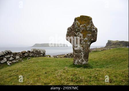 Datei Foto von Sanda Island fotografiert 2012: Die Privatinsel Sanda vor der Kintyre-Halbinsel in Argyll wurde verkauft. Berichten zufolge umfasst die Insel eine eigene Taverne, sieben Häuser, einen Leuchtturm, einen Pier, eine Hutbahn, ein Hubschrauberlandeplatz und mehrere Sandstrände. Die Insel liegt 21 km auf dem Seeweg südlich von Campbeltown und nur 32 km von Ballycastle in Nordirland entfernt. Es hatte in seiner Geschichte eine Reihe verschiedener Besitzer, darunter 1969 Jack Bruce, ein Mitglied der Rockgruppe Cream. Berühmt wurde es auch durch den Weihnachtshit von Sir Paul McCartney und Wings Mull of Kin aus dem Jahr 1977 Stockfoto