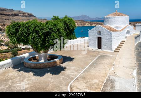 Wunderschöne mittelalterliche Architektur der Stadt Lindos auf Rhodos, Griechenland. Stockfoto